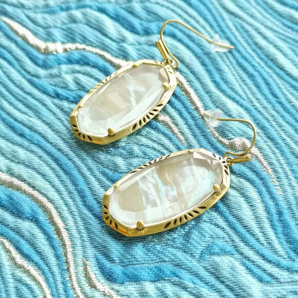 Kendra Scott Elle Vintage Gold Iridescent Abalone Etch Frame Drop Earrings - Picture 3 of 4